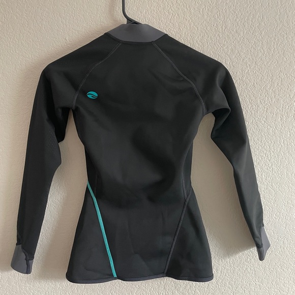 NWOT BARE Exowear Long Sleeve Top Diving Thermal - Women's Size 2 - Picture 2 of 5